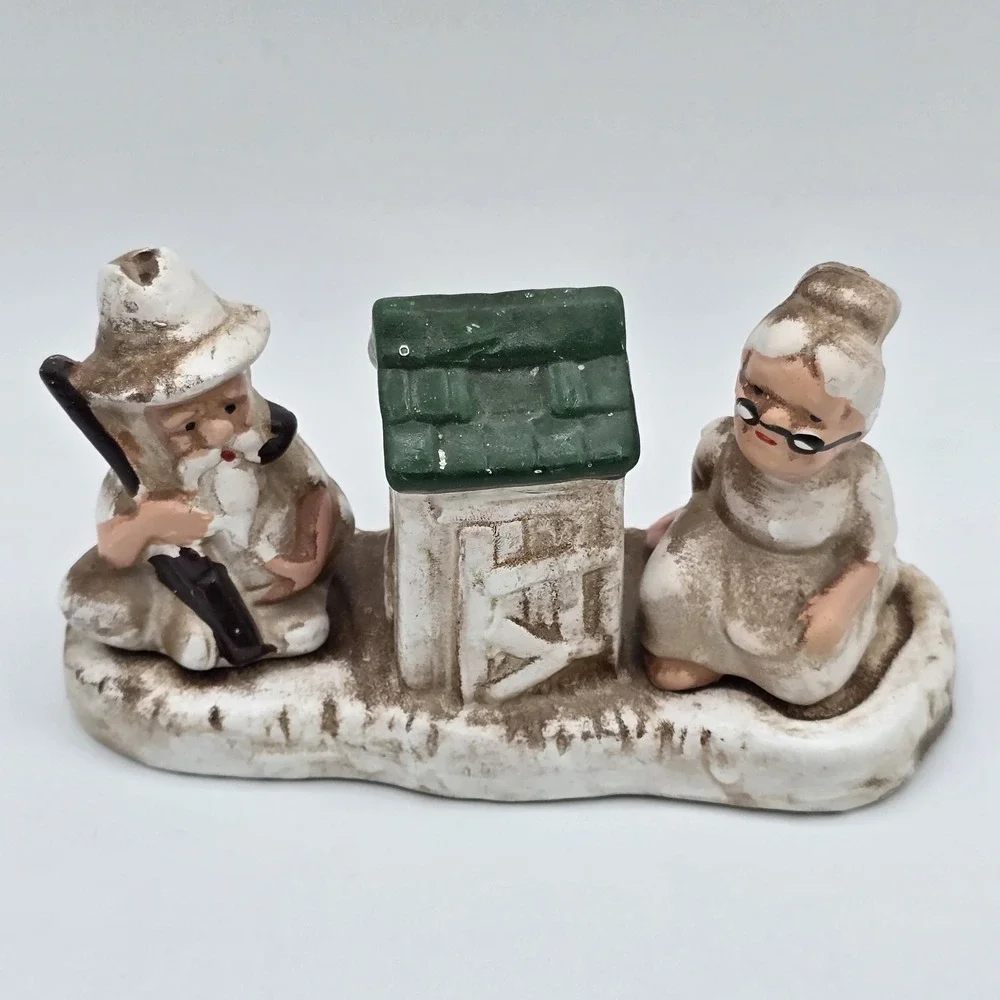 Vintage Old Hillbilly Couple Salt And Pepper Shakers Ceramic Rustic Cabin